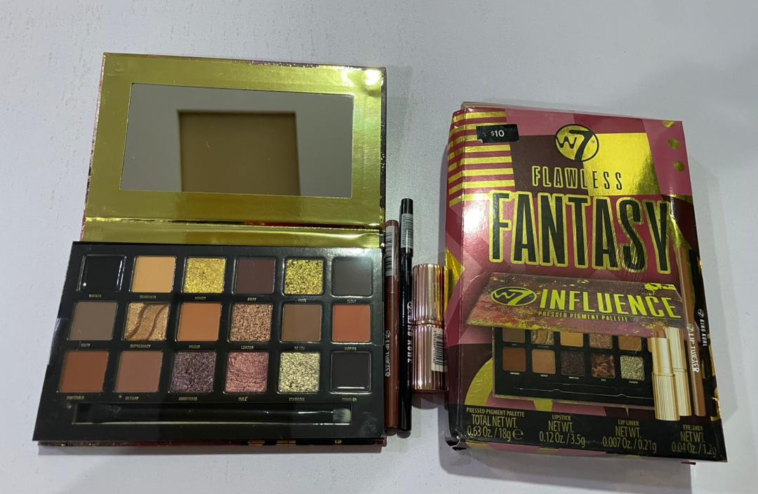 Flawless Fantasy Make Up Set