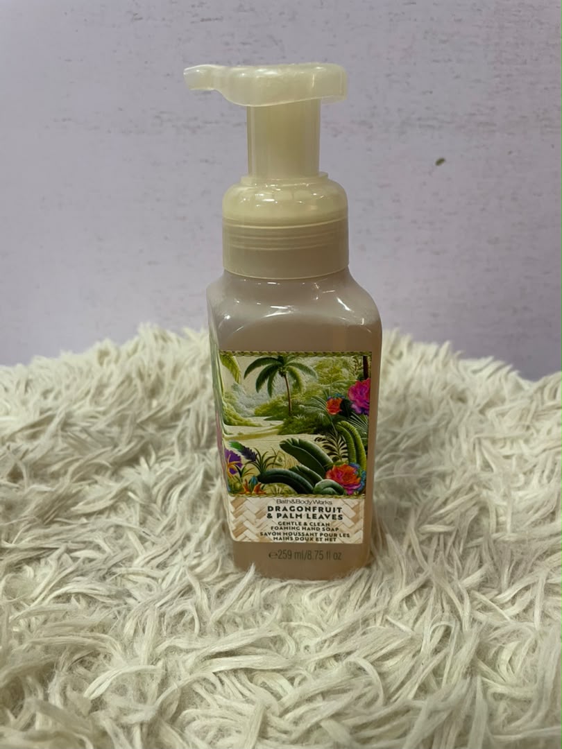 Bath & Body Works Dragonfruit & Palm Leaves Hand Soap