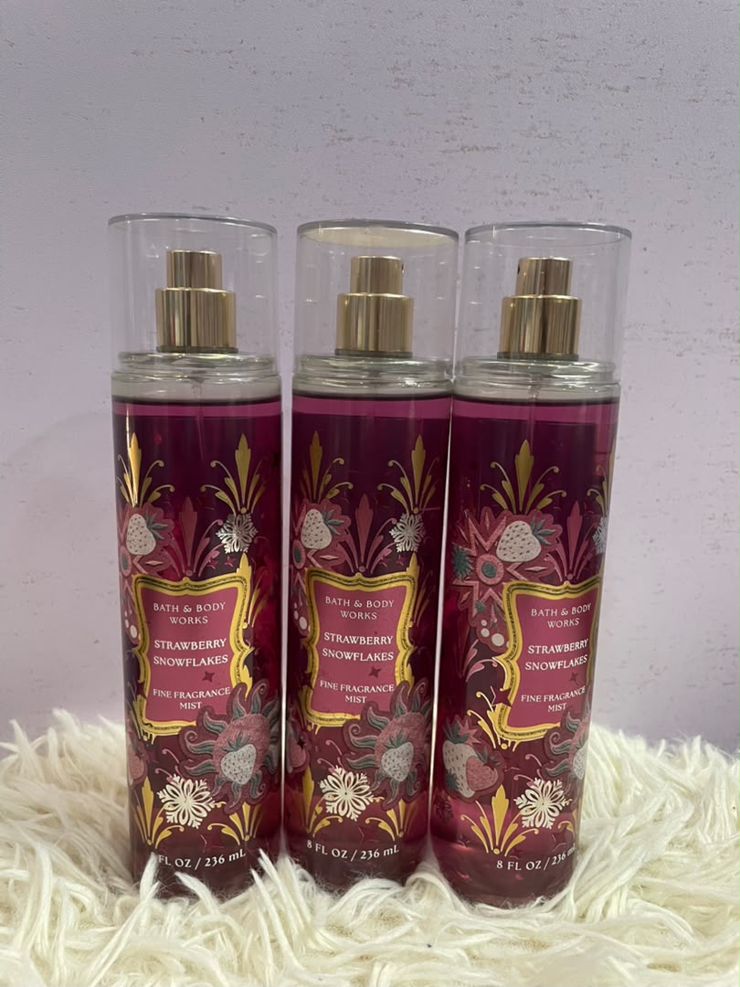 Baths & Body Works Strawberry Snowflakes Body Mist Spray